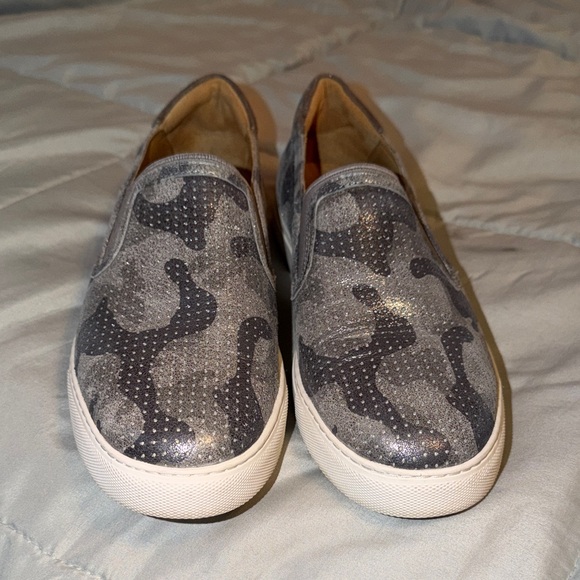 Trask Shoes - Trask sneakers lillian gray camo metallic size 9 womens